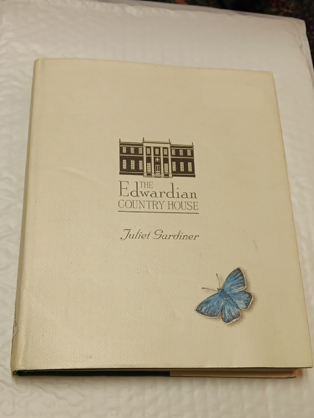The Edwardian Country House by Juliet Gardiner - Cream Cover with Blue Butterfly